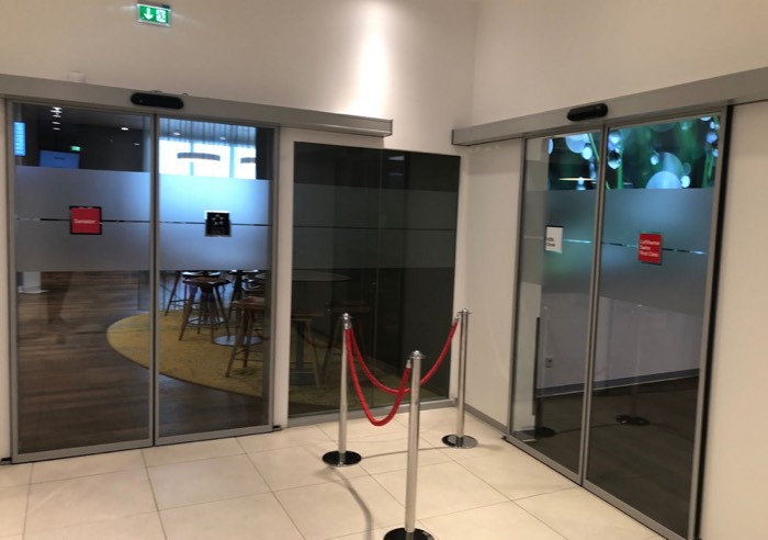 Austrian_Airlines_Business_Lounge_Vienna_Airport_door