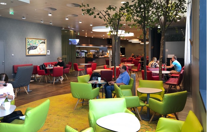 Austrian_Airlines_Business_Lounge_Vienna_Airport_Ikea