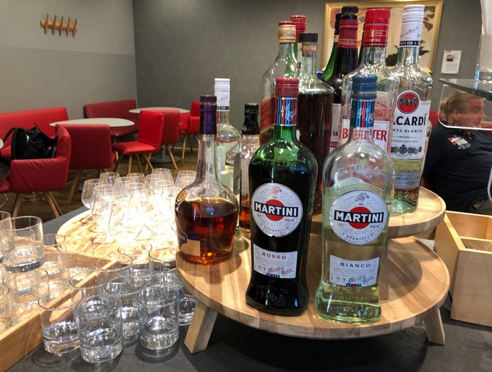 Austrian_Airlines_Business_Lounge_Vienna_Airport_Martini