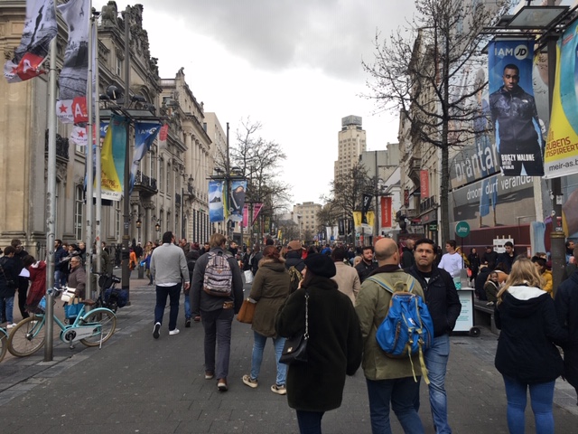 Antwerp_Meir_crowd