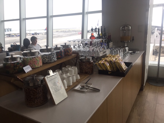 USA_256_LufthansaLounge_snacks