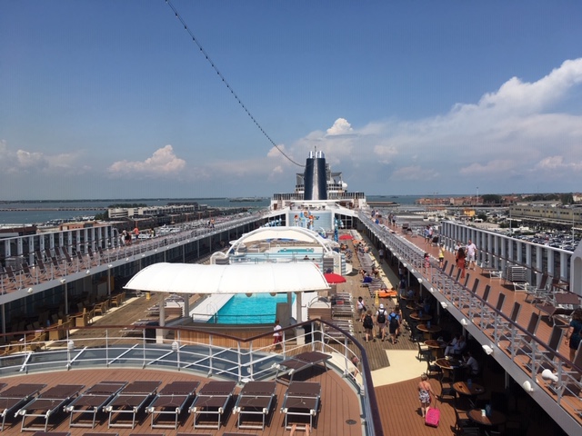 MSCSinfonia_ship_sundeck