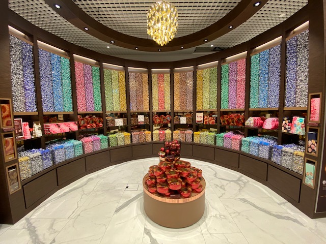 ch122020_02_lindt_colours – Trip By Trip